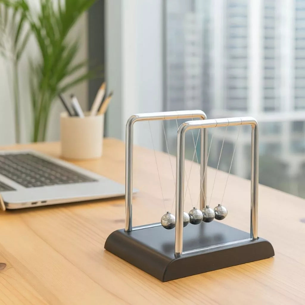 Pêndulo de Newton Luxo – Decoração Elegante para Escritório e Sala | Lar Criativo