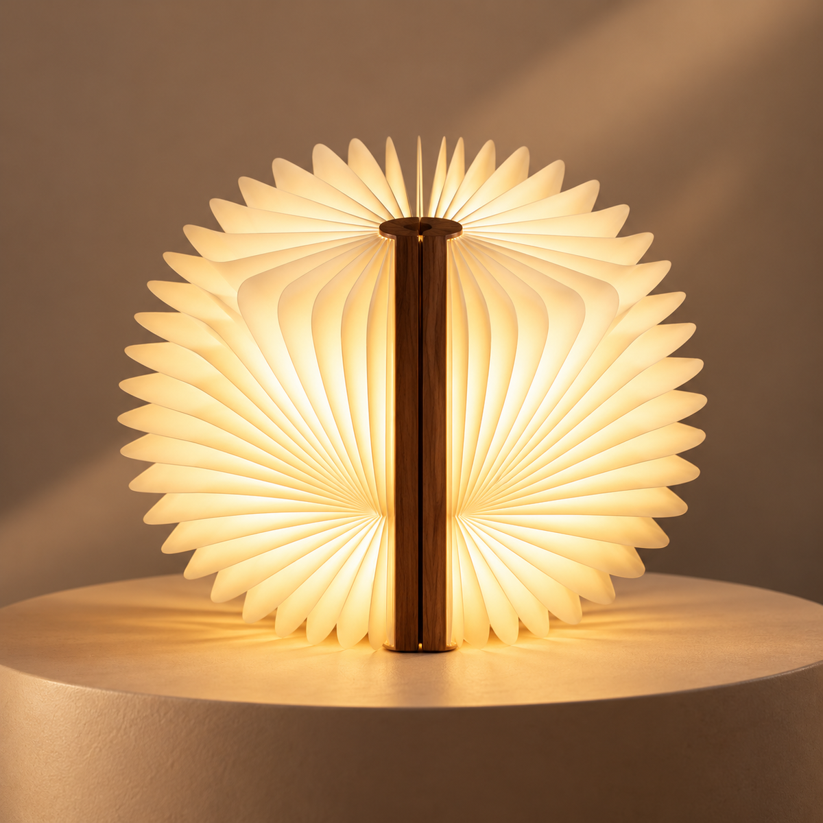 Lume — Luminária Livro em Madeira
