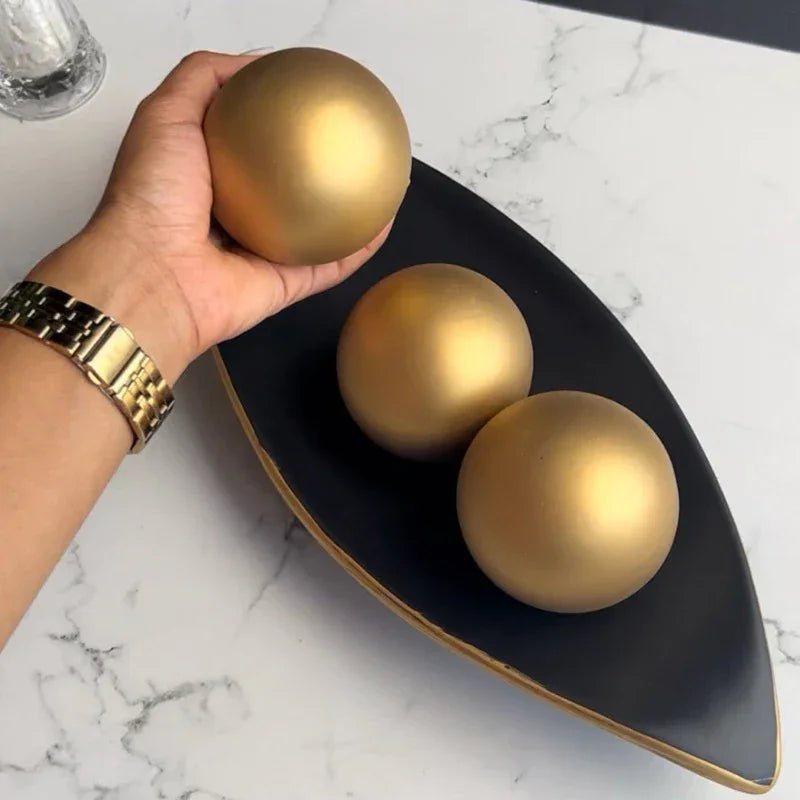 Centro de Mesa Barca com 3 Esferas – Decoração Sofisticada para Sala | Lar Criativo