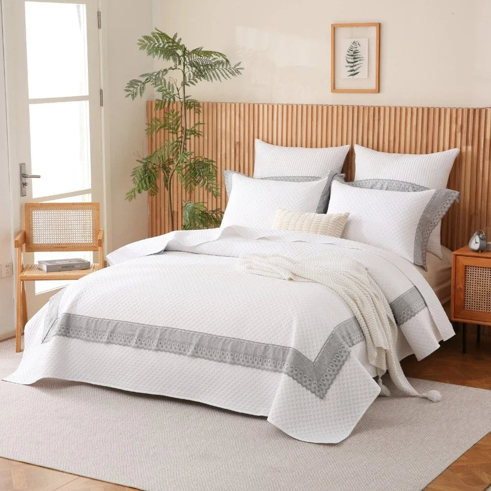 Mona Lisa Elegance – Cobre Leito Casal 300 fios com renda fina, perfeito para o inverno.
